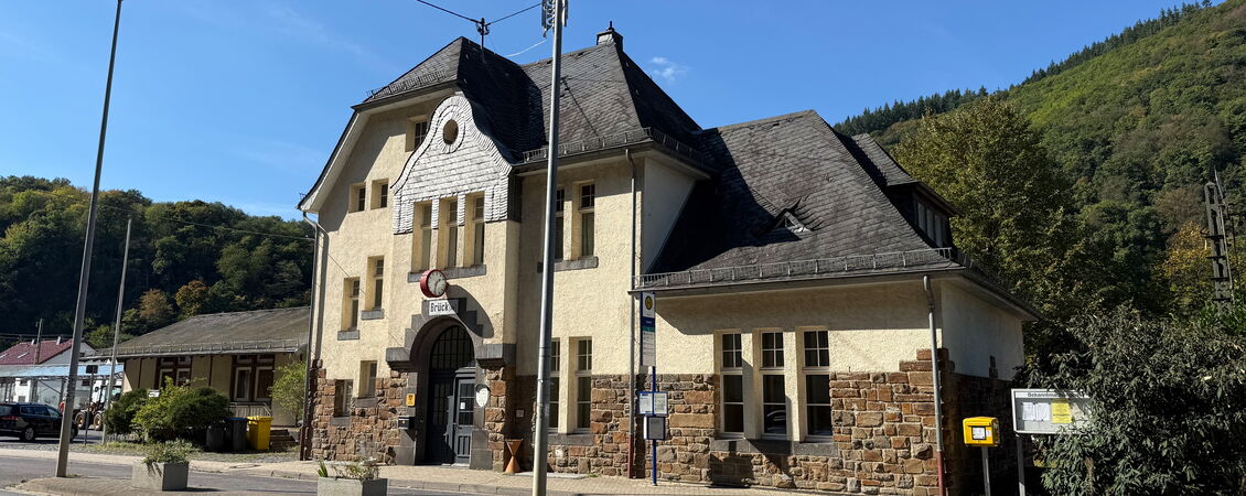 Außenaufnahme des Bürgerhauses "Alter Bahnhof" in Ahrbrück