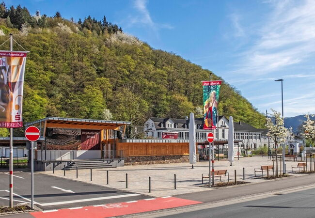 Weinbrunnenplatz Dernau