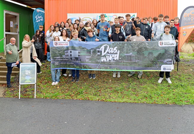 Teilnehmende beim Beteiligungsaktionstag an der Ahrtalschule Realschule plus