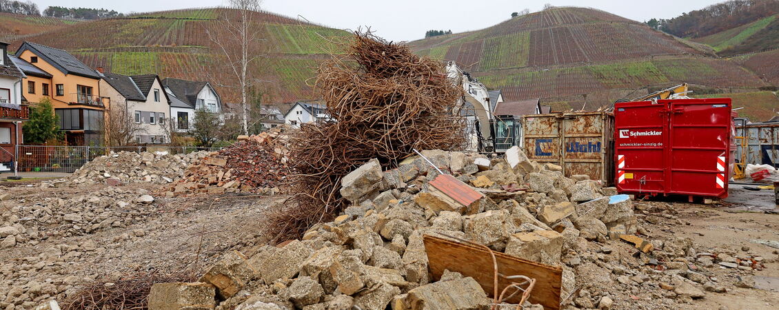 Abbruch Grundschule mit Sporthalle Dernau (Dezember 25)