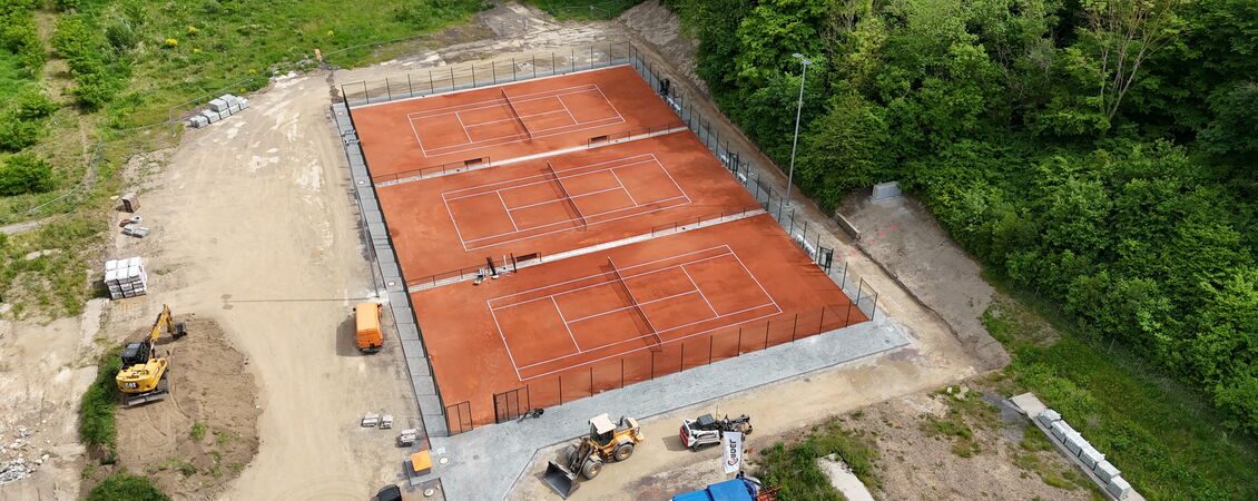 Laufaufnahme der Tennisplätze in Dernau
