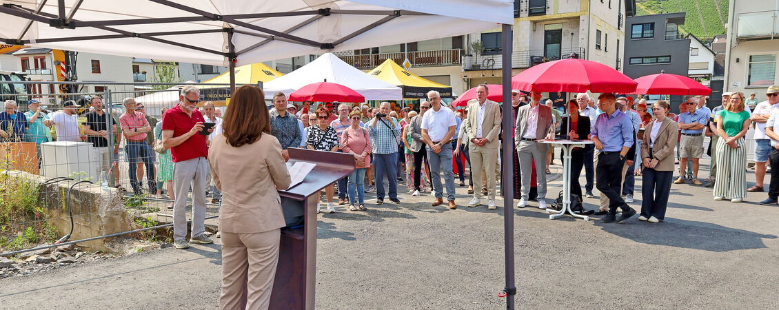 Einweihung der neuen Weinbaubrücke in Dernau